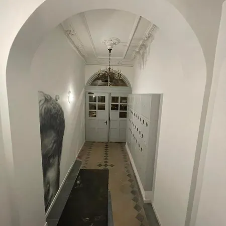 Kamienica Centrum Nr 4 *